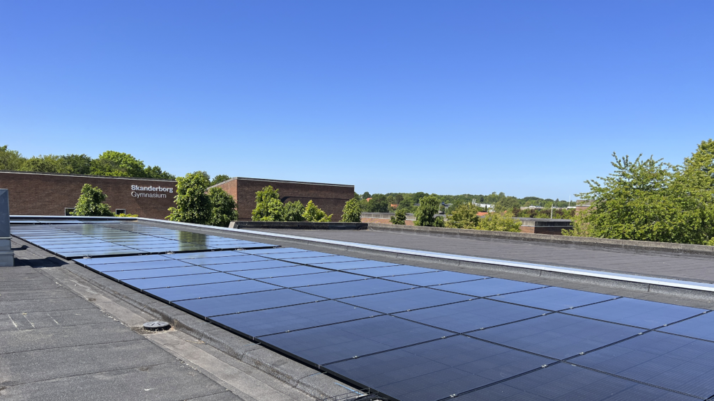 Skanderborg_gymnasium_facadeskilt_paneler